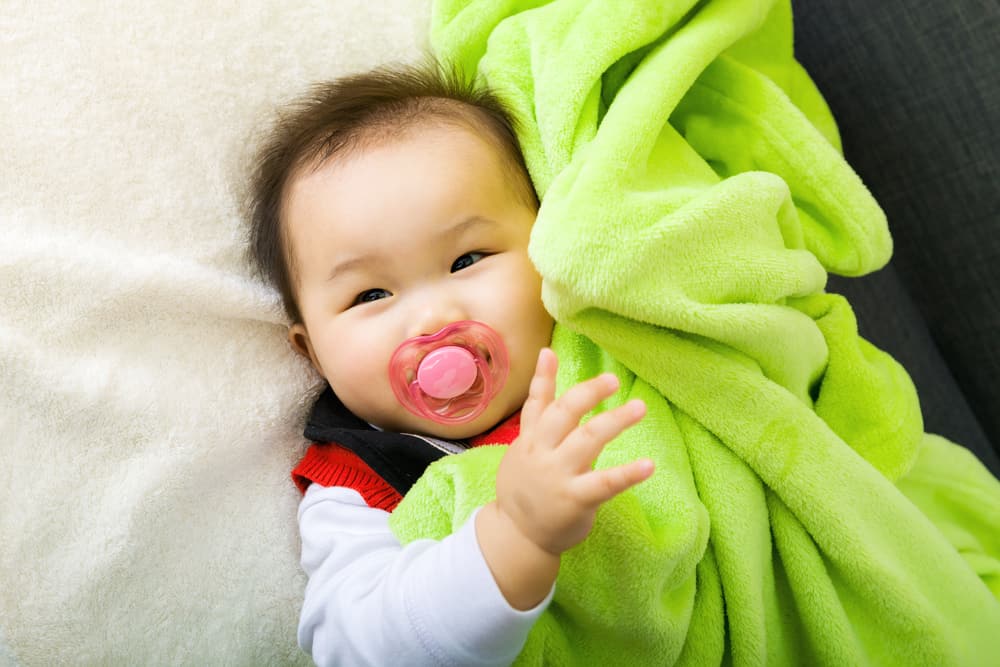 Apakah Perlu Memberikan Si Kecil Dot Bayi? Ini Beberapa Hal yang Harus Dipertimbangkan