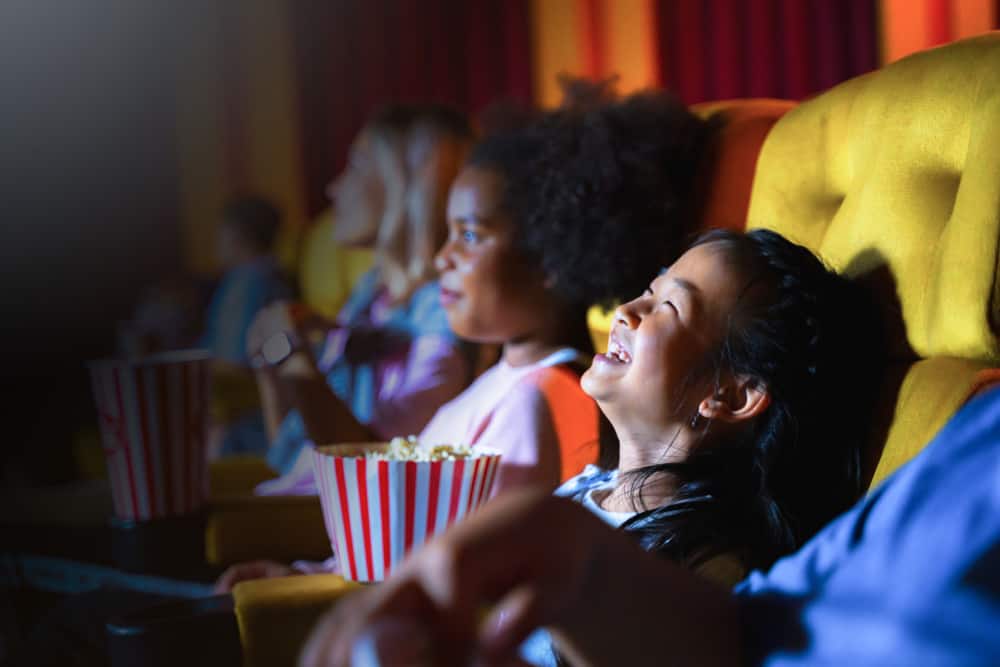 Umur Berapa Anak Bisa Dibawa Nonton ke Bioskop?