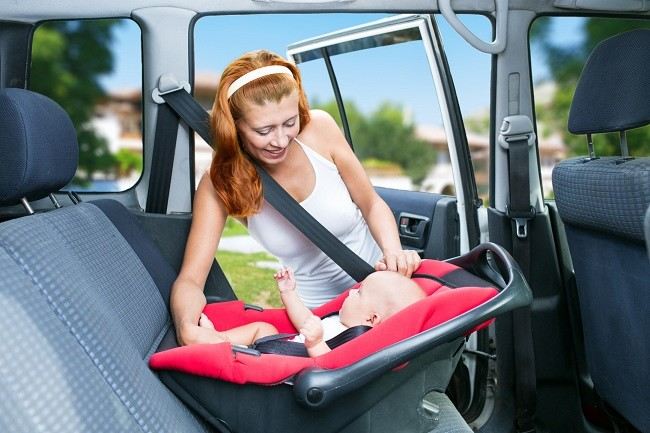 Aman Berkendara Dengan Kursi Mobil Khusus Bayi