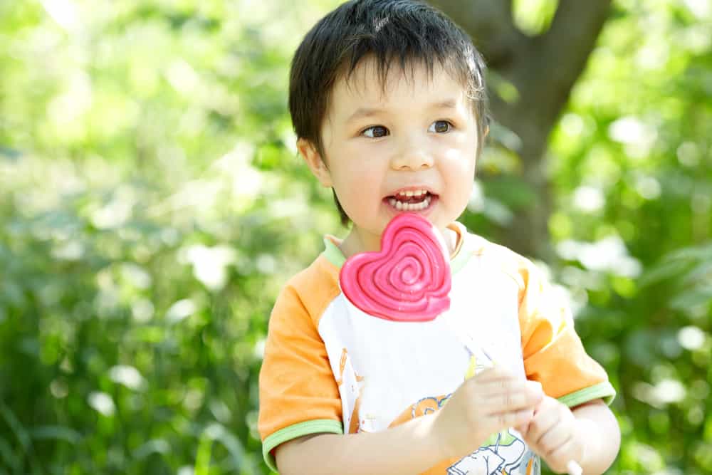 Jangan Sembarang Memberi Makanan Manis Pada Anak, Ini 4 Bahayanya