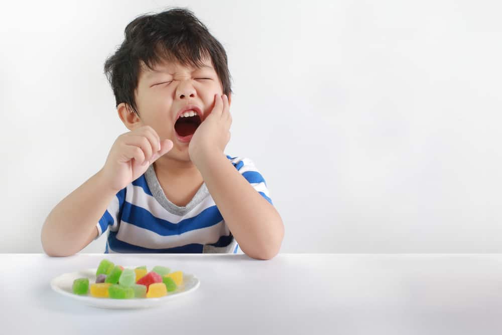 Gigi Anak Berlubang dan Hitam? 4 Makanan Ini Bisa Jadi Penyebabnya