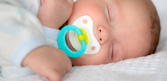 Detail Produk Plus Minus Penggunaan Empeng Pada Anak Bayi