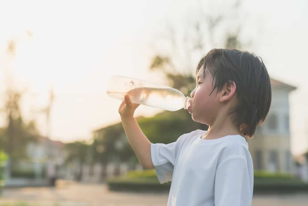Biasa Diminum Oleh Orang Dewasa, Bolehkah Anak Minum Minuman Energi?